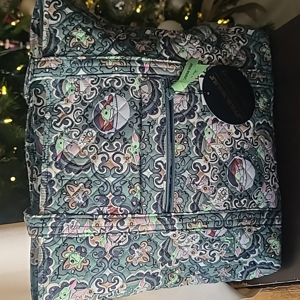LARGE VERA BRADLEY STAR WARS Grogu Medallion Baby Yoda VERA TOTE NEW NWT